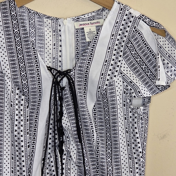 Jealous Tomato | Black & White Print Short Split Sleeve Romper Size Small - Picture 2 of 6